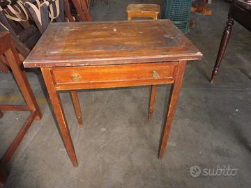 Tavolo legno antico con cassetto