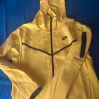 Nike tech gialla