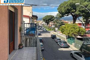 Giarre, appartamento da rimodernare con box (CT)