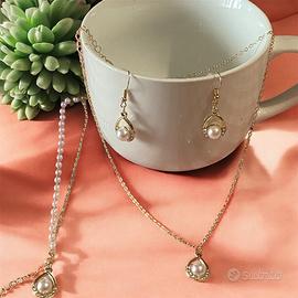 Set Eleganza Dorata con Perle e Gocce di Luce