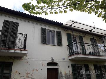 Porzione di casa in collina a schiera con terreno