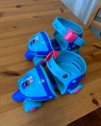 Pattini regolabili + casco + protezioni + zaino