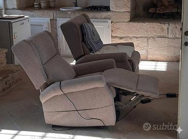 2 poltrone alzapersona con motore come nuove