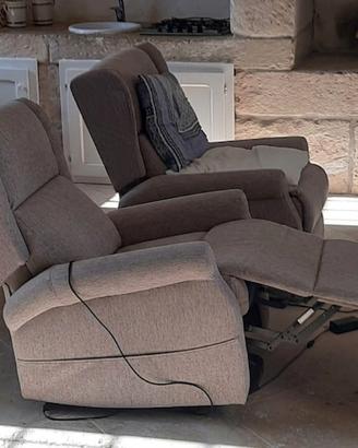 2 poltrone alzapersona con motore come nuove