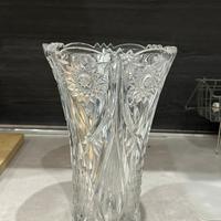 Vaso in cristallo vintage intagliato a fiori