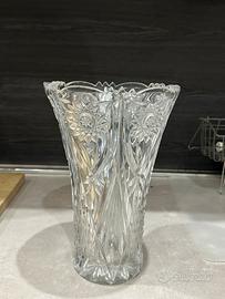 Vaso in cristallo vintage intagliato a fiori
