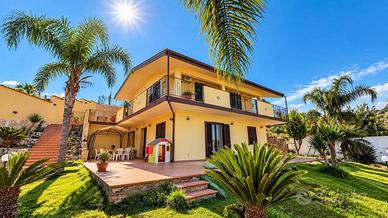 Villa di 160 m² con più di 5 locali a Augusta