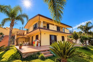 Villa di 160 m² con più di 5 locali a Augusta