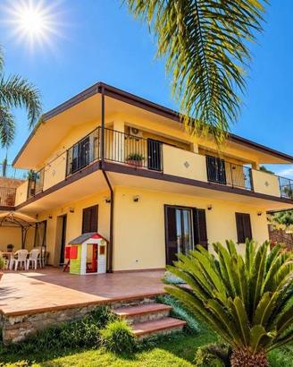 Villa di 160 m² con più di 5 locali a Augusta
