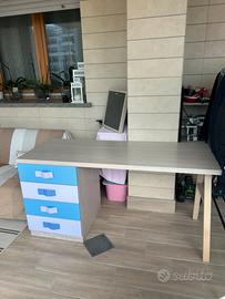 Scrivania con cassettiera