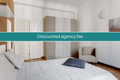 Stanza in appartamento di 369 m² a Milano