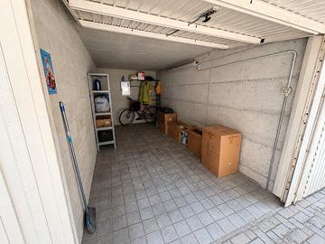 Box auto singolo in Via Monte Rosa 13 a Rho