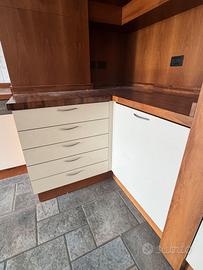 CUCINA IN LEGNO DI PREGIO