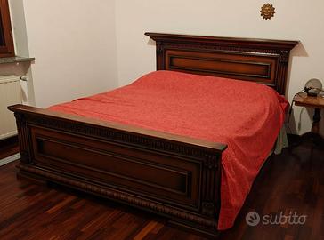 Letto matrimoniale in noce scuro