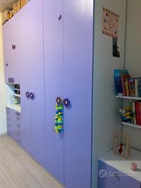 Spazioso armadio bimba con annessa comodina