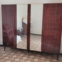 Armadio in legno lucido vintage