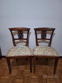 Coppia di sedie intarsiate imbottite
