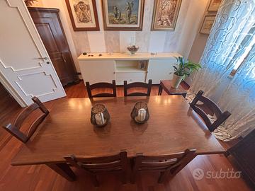 Tavolo con sedie