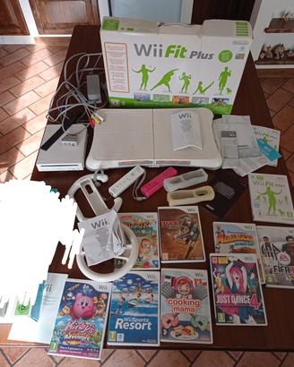 Nintendo Wii con fit plus accessori e 8 giochi 