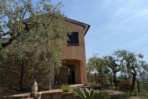 Villa di 200 m² con 5 locali e box auto a Diano Ma