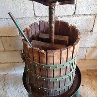 attrezzatura per fare il vino