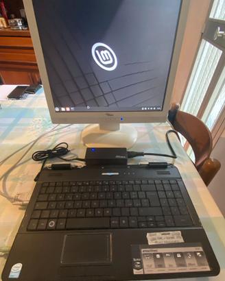 Laptop eMachines E525 (2009) + monitor