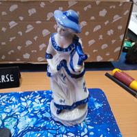 statua in porcellana donna con arpa