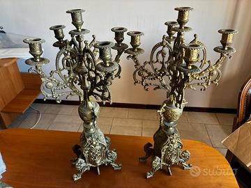 Splendida coppia di candelabri in bronzo