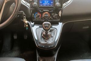 Lancia Ypsilon Hybrid 1.0