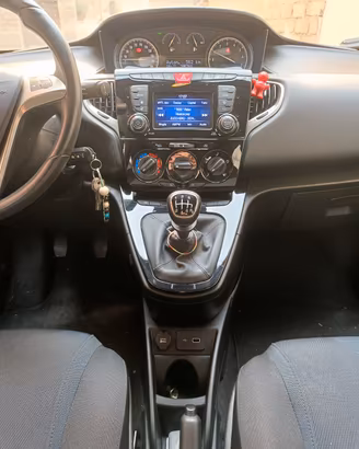Lancia Ypsilon Hybrid 1.0