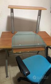 Scrivania per Computer e Sedia da Ufficio Ergonomi