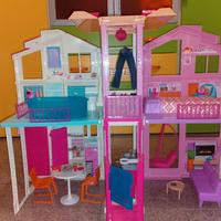 casa delle Barbie con tutti gli accessori 