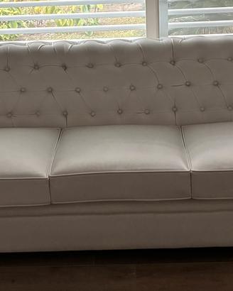 Coppia di divani chesterfield in pelle artigianali