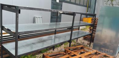 Scaffale metallico