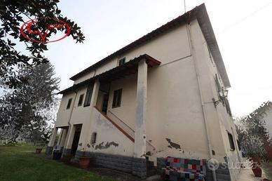 Casa indipendente di 204 m² con più di 5 locali a 
