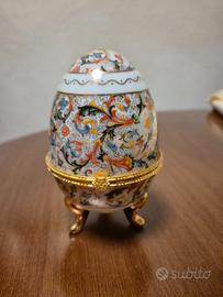 Uovo in porcellana Auguste Laurier – stile Fabergé
