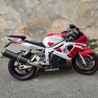 YAMAHA R6 