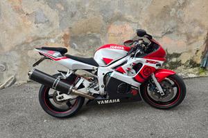 YAMAHA R6 