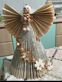 angelo di carta fatto a mano con libro