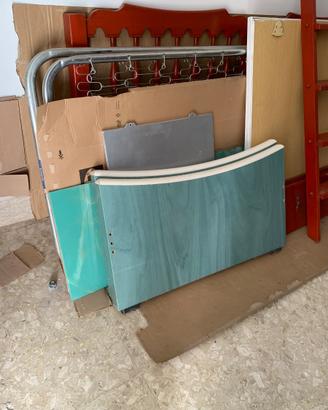 Letto singolo celeste e bianco
