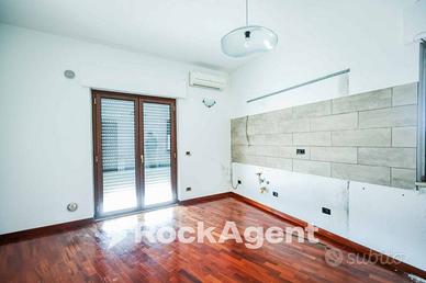 CONTESTO SIGNORILE CON CORTE ESTERNA RECINTATA DA