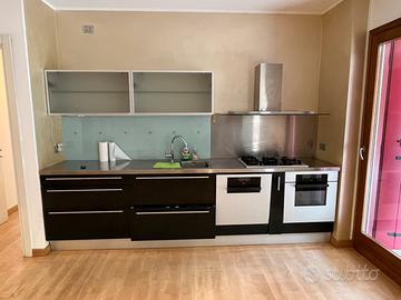 Cucina completa di elettrodomestici