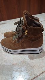 Nero giardini sneachers alte da donna in camoscio