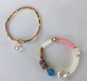 Due bracciali colorati