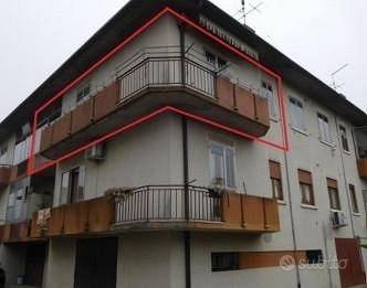 Immobile in asta di 100 m² con 3 locali e box auto