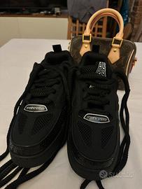 Scarpe Nere + Borsa Marrone