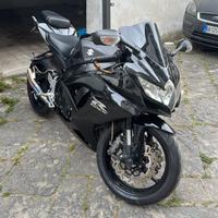 Suzuki GSX R 750 - k8 version