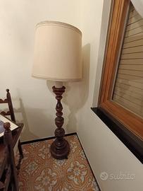 Lampada da terra con paralume