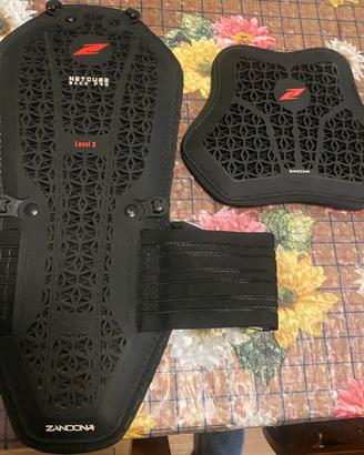 Paraschiena e pettorina moto pista