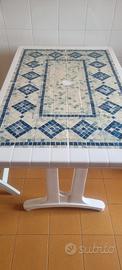 tavolo plastica con 2 sedie